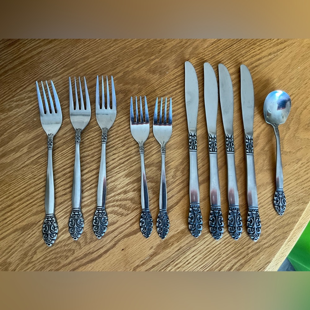 VTG United Silver Co Stainless KOREA FLATWARE  Pattern  US14 scroll type pattern